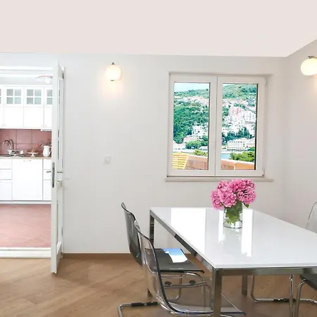 Dee Dee Дубровник