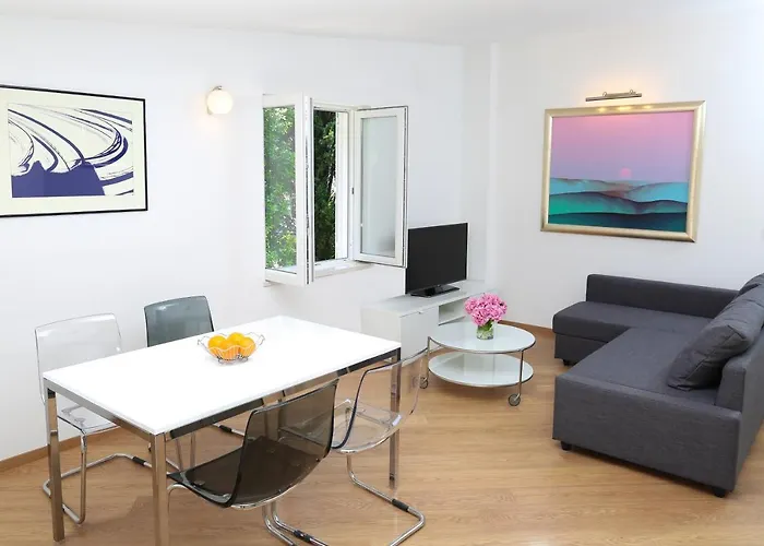 Dee Dee Апартаменты *